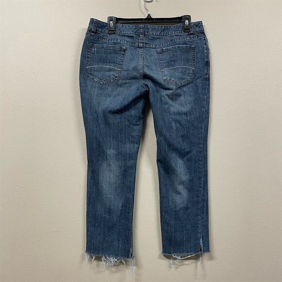 Mossimo Women's Size 13 Blue Denim Capri Jeans Distressed Raw Hem - Picture 5 of 7
